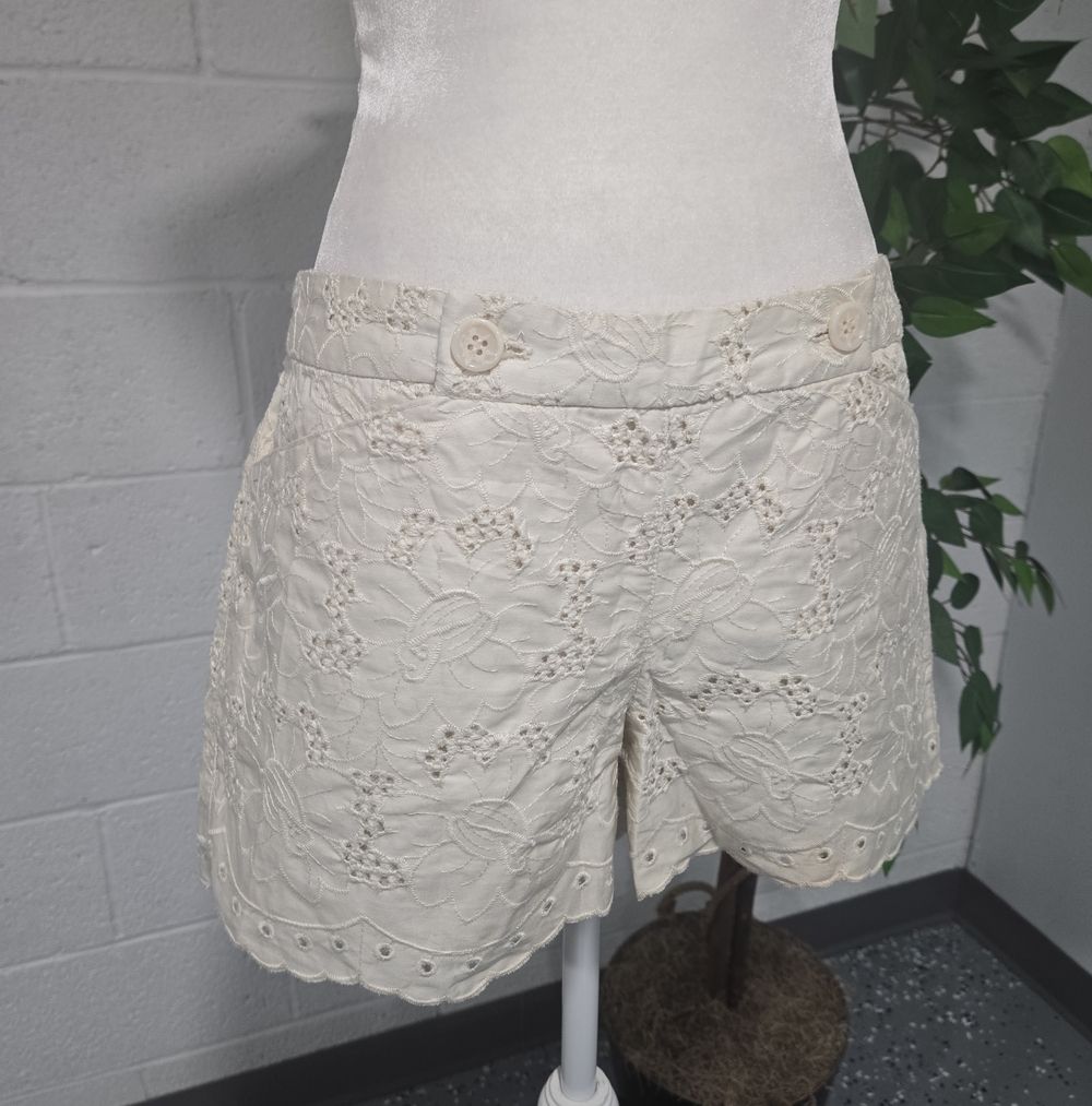 Cream Cotton Floral Scalloped Eyelet Mid Rise Feminine Womens Shorts Size 4